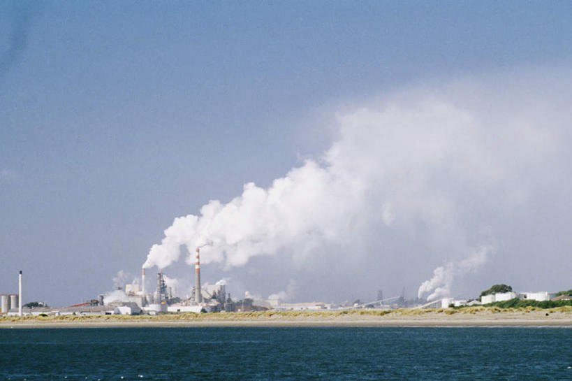 无人,工厂,横图,室外,白天,正面,度假,烟囱,河流,美景,水,城市风光,城市,美国,阴影,波纹,光线,影子,河水,景观,水流,烟雾,涟漪,娱乐,蓝色,倒影,蓝天,水纹,天空,阳光,波浪,天,享受,休闲,景色,放松,晴朗,倒映,北美,北美洲,加利福尼亚,美洲,加州,加利福尼亚州,万里无云,金州,黄金州,水晕,北亚美利加洲,亚美利加洲,反照,洪堡县,尤里卡,晴空,晴空万里,彩图,工地,制造厂