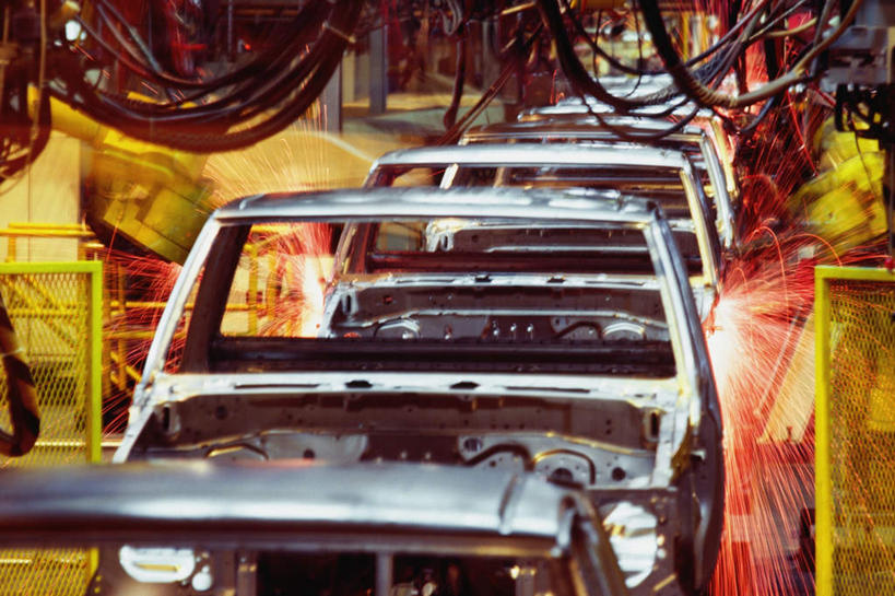 无人,横图,俯视,室内,白天,热情,机器,高科技,汽车,火,一排,许多,连接,组合,整齐,科学,火花,火焰,很多,燃烧,车,排列,交通工具,轿车,机械,电焊,焊接,科学技术,紧固,机器人,队列,拼接,载具,拼凑,焊枪,拼合,凑集,聚合,撮合,牢固,电弧焊,彩图,高角度拍摄