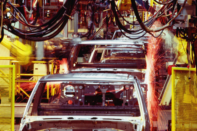 无人,横图,俯视,室内,白天,热情,机器,高科技,卡车,汽车,火,一排,许多,连接,组合,整齐,科学,火花,火焰,很多,燃烧,车,排列,交通工具,机械,电焊,焊接,科学技术,紧固,机器人,队列,拼接,载具,拼凑,焊枪,拼合,凑集,聚合,撮合,牢固,电弧焊,彩图,高角度拍摄