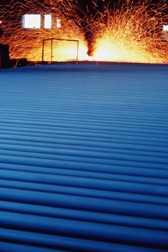 无人,工厂,竖图,室内,白天,正面,热情,火,金属制品,金属,工具,火花,火焰,燃烧,锯子,电锯,切割,锯,动力锯,彩图,工地,制造厂,割