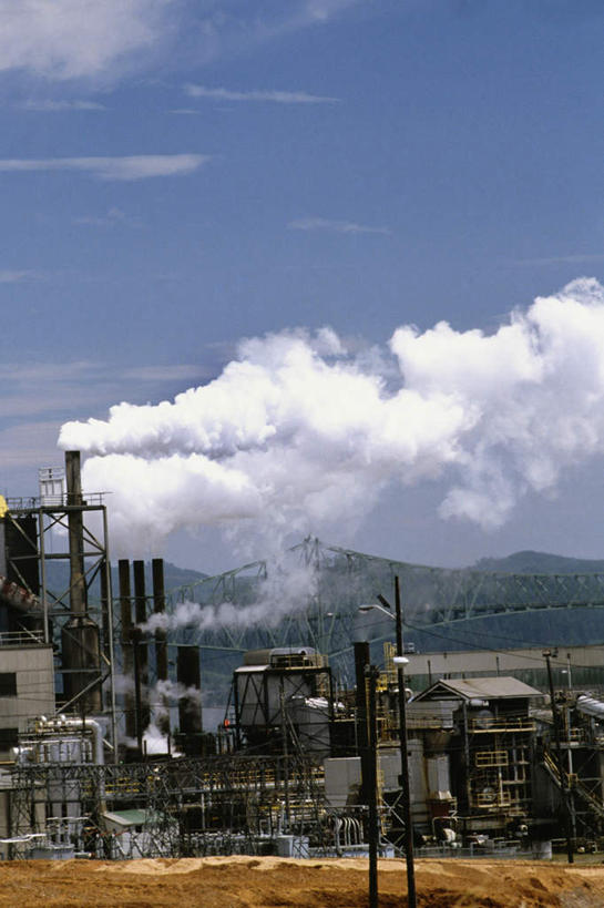 无人,工厂,竖图,室外,白天,正面,度假,烟囱,美景,山,山脉,城市风光,城市,美国,阴影,光线,影子,景观,山峰,烟雾,云,云朵,山峦,云彩,娱乐,蓝色,白云,蓝天,天空,阳光,群山,天,享受,休闲,景色,放松,晴朗,电子元件,半导体,北美,北美洲,美洲,二极管,俄勒冈州,俄勒冈,北亚美利加洲,亚美利加洲,落日之州,水獭之州,海狸州,发光二极管,晴空,彩图,工地,制造厂