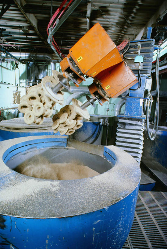 无人,工厂,竖图,室内,白天,正面,绘画,机器,高科技,艺术,科学,彩绘,瓷器,手工艺品,陶瓷,文化,工艺品,机械,陶艺,科学技术,粘土,高雅,机器人,手工艺,自信心,品位,彩釉,画画,彩图,工地,制造厂