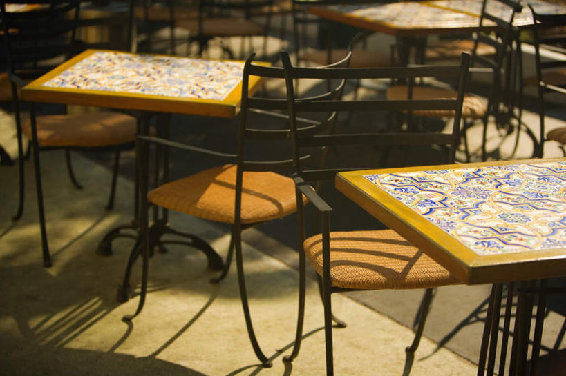 无人,横图,俯视,室外,白天,度假,美景,餐桌,桌子,城市风光,城市,椅子,阴影,光线,影子,木椅,景观,娱乐,阳光,享受,休闲,景色,放松,餐台,咖啡店,咖啡屋,彩图,高角度拍摄,咖啡馆