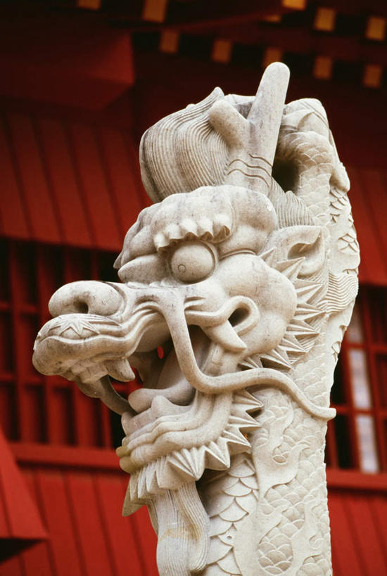 无人,家,竖图,室外,特写,白天,仰视,旅游,度假,成功,名胜古迹,别墅,标志建筑,地标,建筑,雕塑,日本,亚洲,遗迹,艺术,装饰,龙,雕刻,雕像,堡垒,城堡,房屋,墙,屋子,公寓,古迹,文物,娱乐,建设,冲绳,那霸,首里城,古建筑,洋房,楼房,石雕,墙壁,墙面,住宅,红色,工艺品,享受,休闲,旅游胜地,放松,纪念,美术,冲绳县,要塞,高贵,主题,图腾,传说,陈列,古文明,东亚,琉球群岛,日本国,九州地方,功能,美学,祥瑞,县厅,灵兽,权势,尊荣,那霸市,设防,幸运,彩图,低角度拍摄,房子,首里