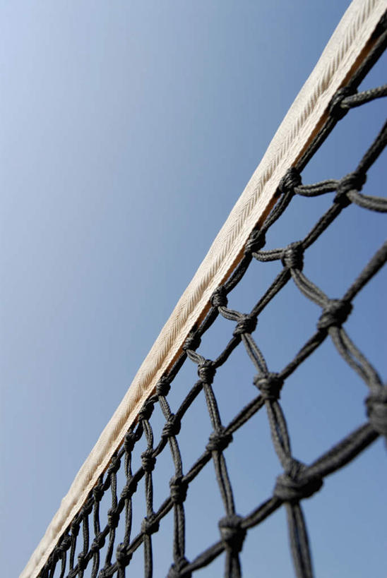 无人,竖图,室外,特写,白天,仰视,阴影,光线,影子,球网,蓝色,蓝天,天空,阳光,天,晴朗,万里无云,网球球网,晴空,晴空万里,彩图,低角度拍摄