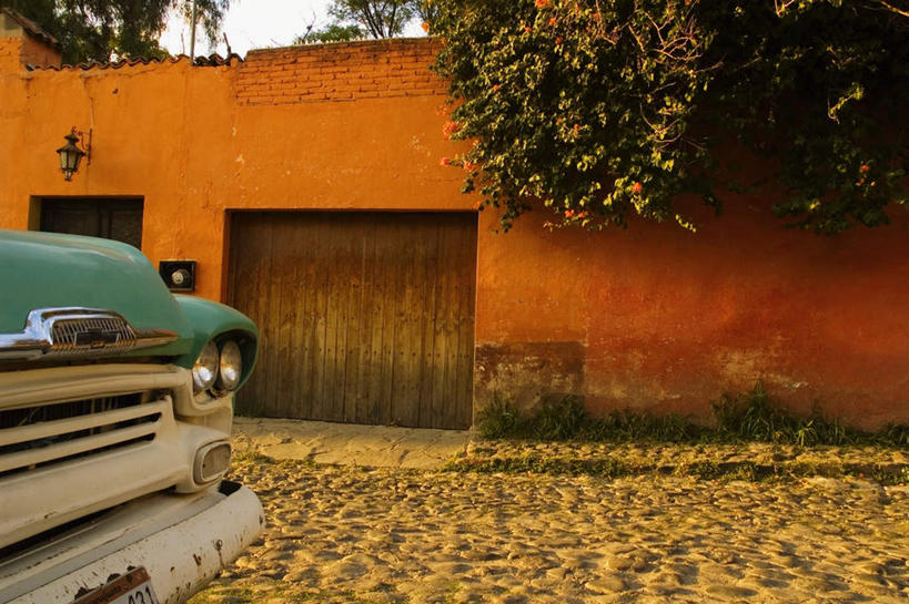 无人,家,横图,室外,白天,正面,度假,美景,植物,门,城市风光,城市,卡车,微型货车,墨西哥,阴影,光线,影子,房屋,墙,屋子,景观,集装箱,娱乐,楼房,墙壁,墙面,住宅,树,树木,蓝色,绿色,蓝天,天空,阳光,自然,门框,交通工具,天,享受,休闲,景色,放松,集装箱车,生长,晴朗,成长,货车,北美,北美洲,载具,美洲,丢弃,货运车,抛弃,万里无云,北亚美利加洲,亚美利加洲,墨西哥合众国,仙人掌王国,遗弃,摈弃,扔掉,扔弃,甩掉,扬弃,晴空,晴空万里,载重汽车,彩图,房子