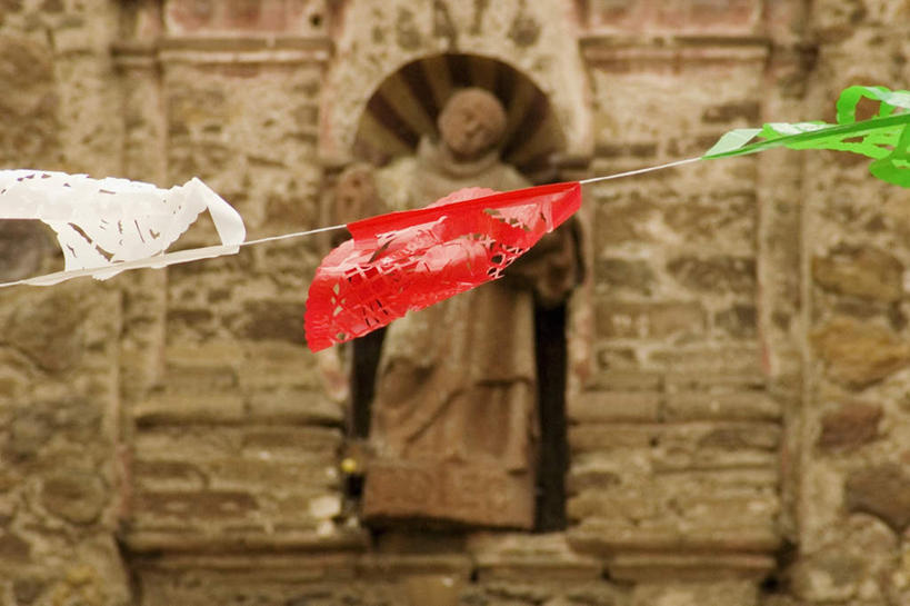 西方人,一个人,无人,教堂,站,横图,室外,白天,正面,度假,美景,城市风光,城市,旗帜,雕塑,墨西哥,欧洲,欧洲人,仅一个男性,仅一个人,节日,艺术,装饰,雕刻,雕像,景观,注视,文化,娱乐,旗子,经幡,仅一个年轻男性,工艺品,观察,看,祈祷,站着,享受,休闲,健康,景色,放松,许愿,宗教,信仰,观看,纪念,祈求,美术,察看,北美,北美洲,基督教,关注,天主教,主题,美洲,陈列,信念,风马旗,功能,美学,北亚美利加洲,亚美利加洲,墨西哥合众国,仙人掌王国,旌旗,旗号,平安,男人,男性,年轻男性,白种人,站立,彩图,全身,大教堂,礼拜堂