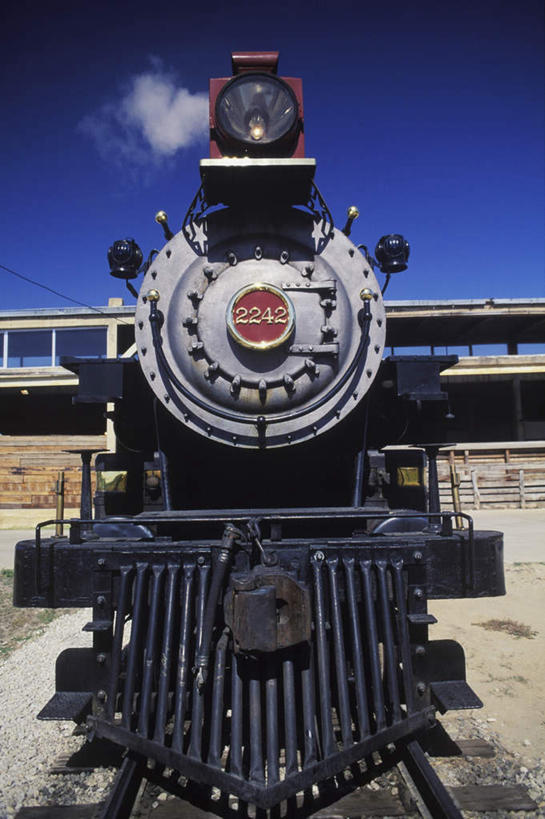 无人,竖图,室外,白天,正面,度假,美景,城市风光,城市,路,铁路,火车,美国,一辆,阴影,光线,影子,景观,云,云朵,轨道,交通,铁轨,云彩,娱乐,车,蓝色,白云,蓝天,天空,阳光,交通工具,天,享受,休闲,景色,放松,运输,晴朗,北美,北美洲,载具,德克萨斯州,美洲,蒸汽机,德克萨斯,得州,德州,得克萨斯州,孤星之州,北亚美利加洲,亚美利加洲,蒸汽机车,火车机车,晴空,彩图