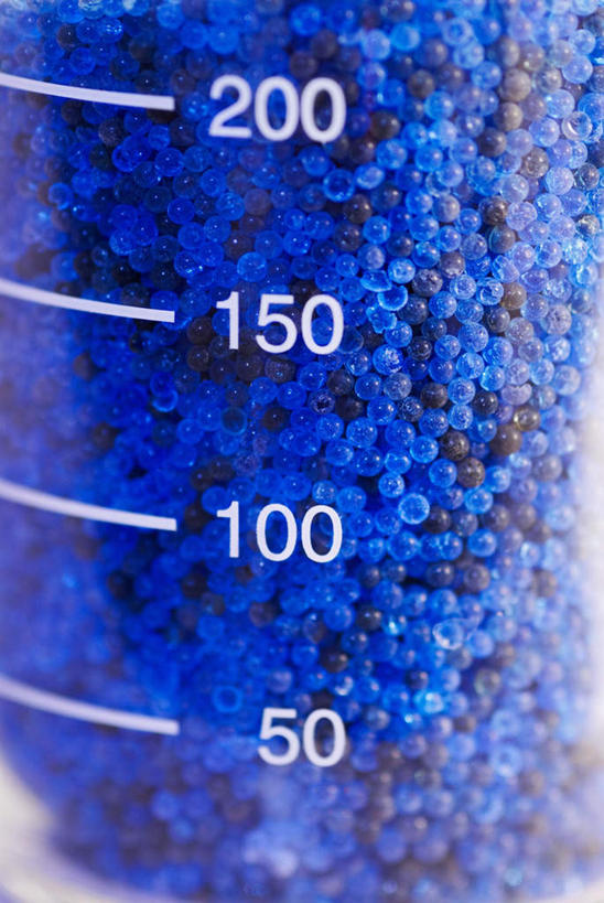 无人,竖图,室内,特写,白天,正面,实验,仪器,静物,杯子,阴影,研究,透明,反射,分析,化学,测试,标志,颗粒,烧杯,数字,文字,影子,字符,标识,玻璃制品,蓝色,玻璃瓶,瓶子,器皿,阿拉伯数字,计量,玻璃仪器,试验耗材,实验用品,理智,沉静,冷色,高深,冷淡,玻璃杯,彩图