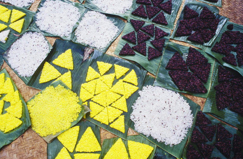 无人,商店,横图,俯视,室外,特写,白天,餐具,印度尼西亚,印尼,亚洲,碟子,盘,食品,糖,糖果,甜点,甜品,商铺,食物,黄色,白色,盘子,碟,甜食,巧克力,巴厘岛,东南亚,朱古力,印度尼西亚共和国,市肆,商号,巴厘省,彩图,高角度拍摄,店铺