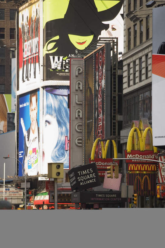 无人,商店,麦当劳,竖图,室外,白天,仰视,购物,度假,消费,显示器,美景,城市风光,超市,城市,商场,指示牌,纽约,美国,标志,屏幕,文字,景观,娱乐,标识,显示屏,享受,休闲,景色,放松,金融,百货,北美,北美洲,美洲,选购,贸易,百货公司,输出设备,纽约州,帝国之州,帝国州,北亚美利加洲,亚美利加洲,血拼,彩图,低角度拍摄,购物商场,购物中心,商业中心