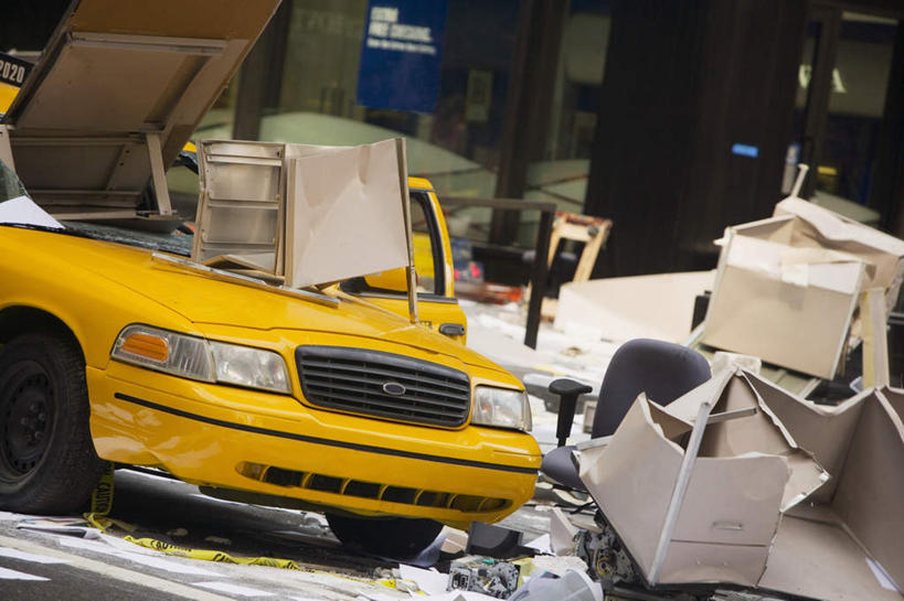 无人,横图,室外,白天,正面,汽车,一辆,废弃,堆积,垃圾,破坏,破损,车,黄色,交通工具,轿车,肮脏,垃圾场,损坏,载具,丢弃,邋遢,收集,龌龊,污秽,彩图