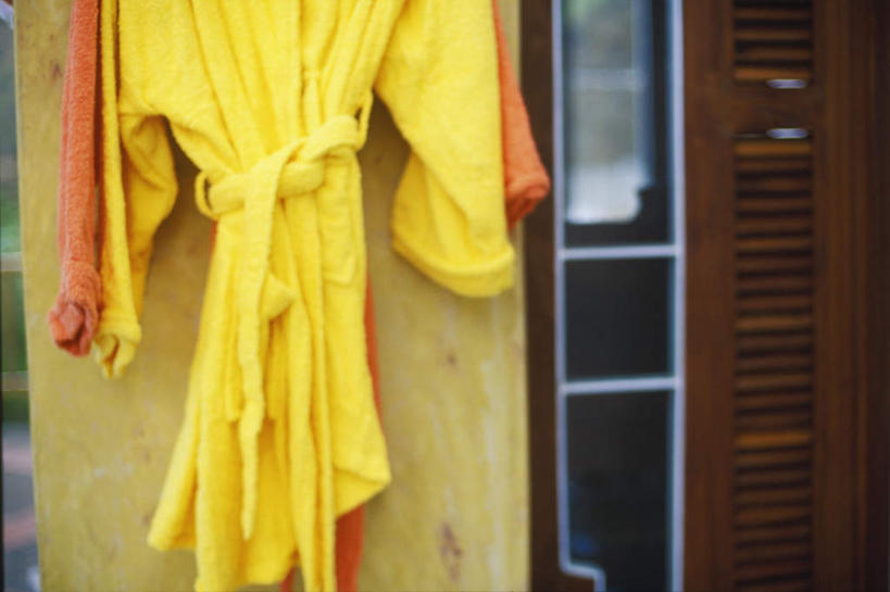 无人,家,横图,室外,特写,白天,正面,浴袍,窗户,静物,吊挂,悬挂,百叶窗,房屋,屋子,公寓,挂,洋房,楼房,住宅,彩图,汤帷子,浴衣,房子