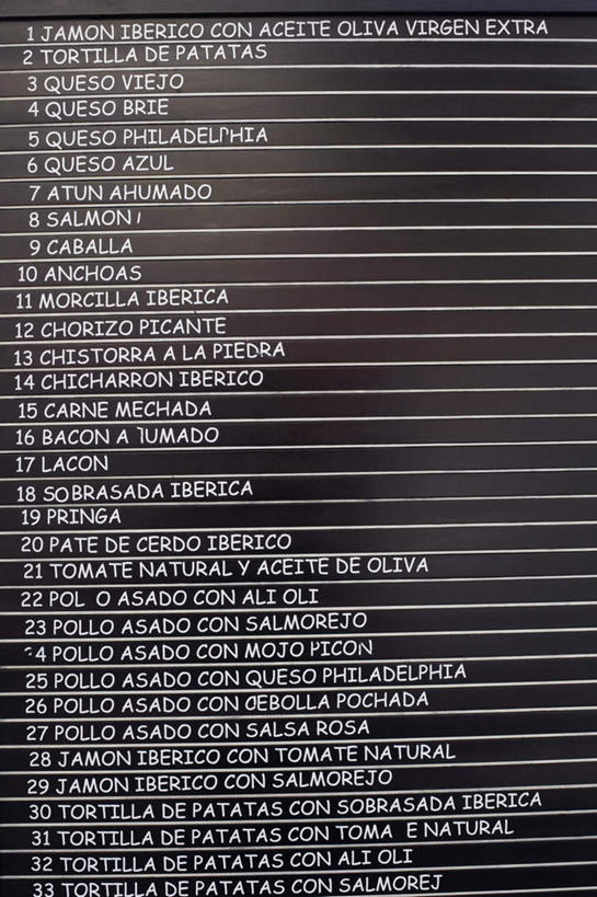 无人,竖图,室内,特写,白天,正面,静物,一排,许多,阴影,整齐,反射,英文,标志,文字,影子,字符,字母,标识,菜单,排列,英文字母,队列,彩图