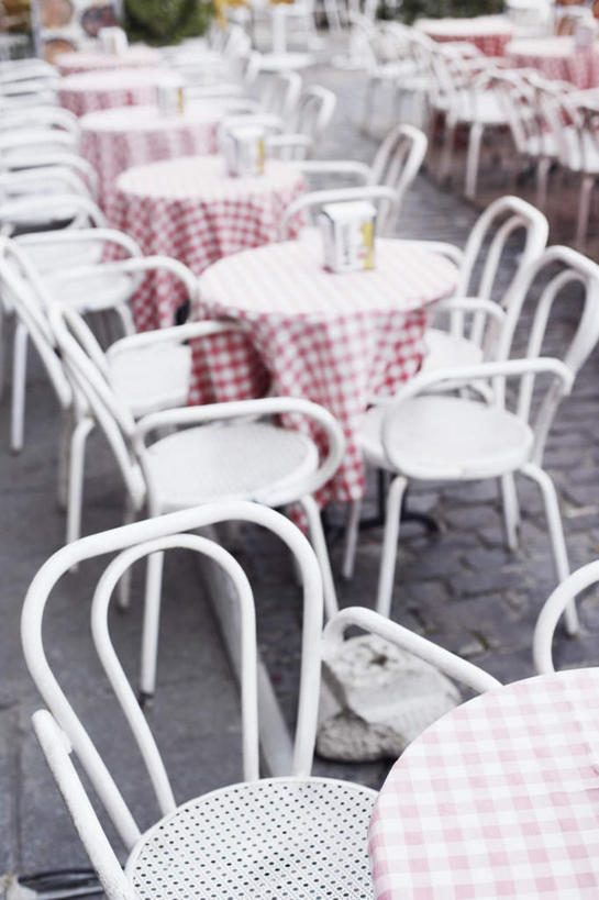 无人,竖图,俯视,室外,白天,度假,美景,餐桌,桌子,城市风光,城市,椅子,西班牙,欧洲,阴影,光线,布料,影子,景观,首都,布纹,娱乐,桌布,阳光,餐巾,台布,享受,休闲,马德里,景色,放松,餐台,南欧,咖啡店,咖啡屋,西班牙王国,马德里自治区,彩图,高角度拍摄,咖啡馆