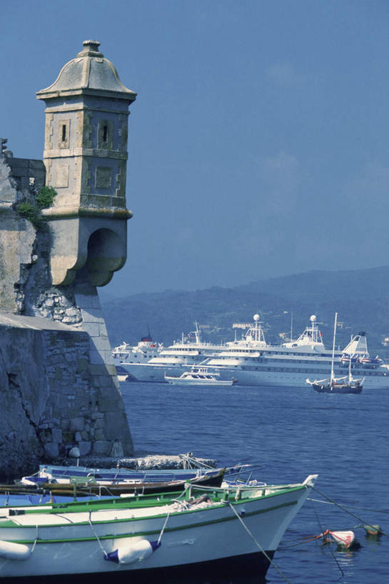 无人,码头,竖图,室外,白天,正面,度假,美景,山,山脉,城市风光,城市,港口,意大利,欧洲,阴影,光线,影子,景观,山峰,山峦,娱乐,蓝色,蓝天,天空,阳光,群山,天,享受,休闲,景色,放松,晴朗,托斯卡纳,南欧,游艇码头,万里无云,意大利共和国,厄尔巴岛,托斯卡纳大区,晴空,晴空万里,彩图,摆渡口,埠头,渡口,渡头,港湾,海港,口岸