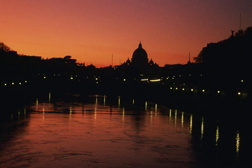 无人,教堂,横图,室外,白天,正面,旅游,度假,河流,日落,水,植物,标志建筑,地标,建筑,欧洲,梵蒂冈,阴影,波纹,节日,朦胧,模糊,光线,影子,河水,水流,晚霞,霞光,落日,灯光,涟漪,圣彼得大教堂,首都,背光,文化,娱乐,建设,树,树木,绿色,倒影,水纹,自然,黄昏,波浪,祈祷,享受,休闲,健康,旅游胜地,彩霞,放松,许愿,宗教,信仰,生长,成长,纪念,祈求,倒映,南欧,逆光,信念,梵蒂冈城,水晕,梵蒂冈城国,梵蒂冈圣伯铎大教堂,圣彼得教堂,夕照,反照,平安,夕阳,彩图,大教堂,礼拜堂,斜阳