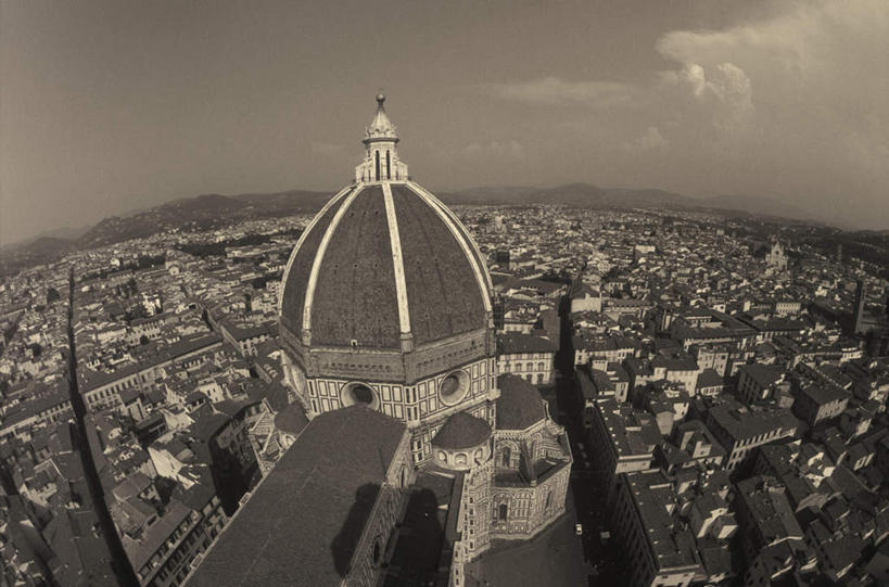 无人,家,教堂,横图,俯视,航拍,室外,白天,旅游,度假,名胜古迹,标志建筑,地标,建筑,意大利,佛罗伦萨,欧洲,阴影,节日,遗迹,光线,影子,房屋,屋子,云,云朵,公寓,云彩,古迹,文化,文物,娱乐,建设,古建筑,洋房,楼房,住宅,蓝色,白云,蓝天,天空,阳光,天,祈祷,享受,休闲,健康,旅游胜地,放松,许愿,宗教,信仰,晴朗,纪念,祈求,基督教,鸟瞰,南欧,天主教,信念,古文明,世界文化遗产,意大利共和国,百花之城,翡冷翠,佛罗伦萨大教堂,花之圣母大教堂,圣母百花大教堂,平安,晴空,彩图,高角度拍摄,房子,大教堂,礼拜堂