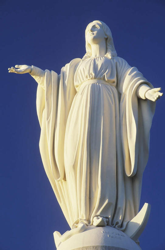 西方人,一个人,无人,站,竖图,室外,白天,仰视,民族服装,旅游,度假,标志建筑,地标,建筑,雕塑,欧洲,欧洲人,仅一个女性,仅一个人,圣母,圣母玛利亚,阴影,服装,艺术,装饰,光线,雕刻,雕像,影子,娱乐,建设,石雕,衣服,蓝色,蓝天,天空,阳光,工艺品,天,站着,仅一个中年女性,享受,休闲,旅游胜地,放松,服饰,晴朗,纪念,美术,衣着,穿着,主题,陈列,玛利亚,万里无云,一尊,功能,美学,衣饰,圣女,女人,女性,中年女性,白种人,晴空,晴空万里,站立,彩图,低角度拍摄,全身,传统服装,民俗服