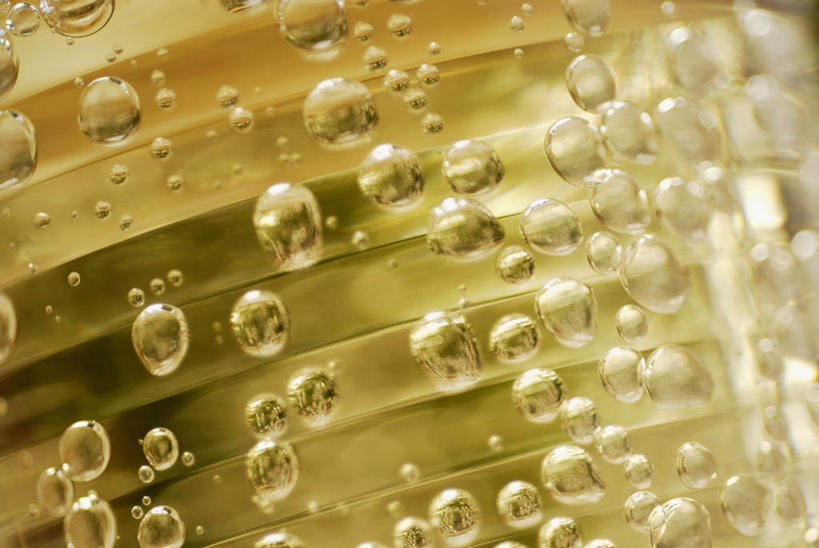 无人,横图,室内,特写,白天,正面,水,杯子,朦胧,模糊,液体,塑料,水滴,饮品,一杯,饮料,一个,黄色,塑料制品,单个,塑料杯,苏打水,可口,适口,彩图