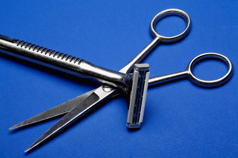 无人,横图,俯视,室内,特写,白天,静物,一把,修剪,阴影,蓝色背景,反射,工具,剪刀,剃须刀,影子,一个,清洁,护理,摄影,影棚,单个,裁剪,刮胡刀,剪子,剪裁,切割,剃须,仪容,仪表,彩图,高角度拍摄,影棚拍摄,拍摄