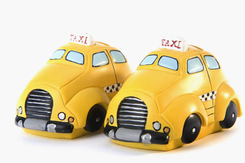 无人,横图,俯视,室内,特写,白天,白色背景,游戏,出租车,汽车,静物,玩具,照明,两辆,阴影,反射,影子,灯光,玩,娱乐,车,灯,黄色,灯具,交通工具,轿车,休闲,益智,摄影,影棚,活动,照亮,照明设备,发泄,消遣,智力,的士,计程车,宣泄,出租车顶灯,出租车广告顶灯,汽车顶灯,玩耍,嬉戏,彩图,高角度拍摄,影棚拍摄,拍摄
