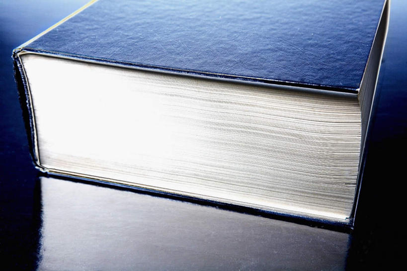 无人,横图,俯视,室内,特写,白天,桌面,桌子,静物,书籍,一本,阴影,灰色背景,反射,木制,工具,影子,木制品,摄影,影棚,词典,辞典,工具书,书,图书,彩图,高角度拍摄,影棚拍摄,拍摄