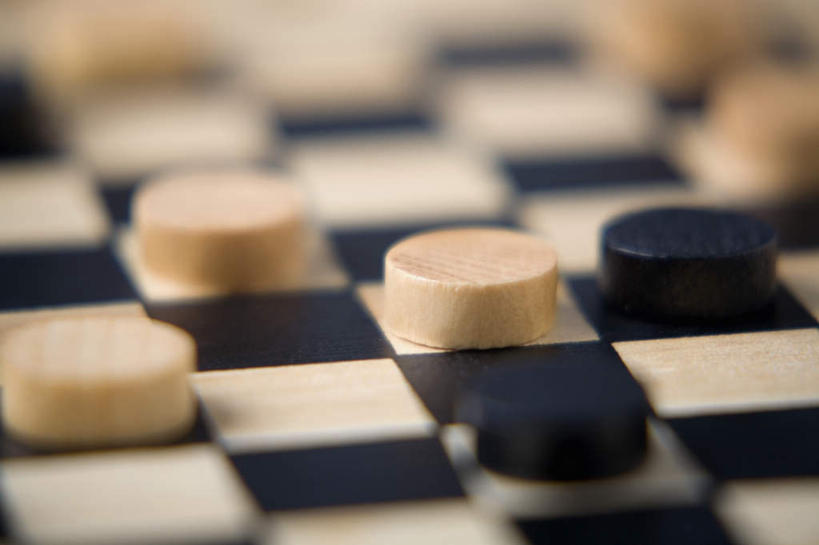 无人,横图,俯视,室内,特写,白天,游戏,快乐,比赛,竞争,静物,阴影,朦胧,模糊,反射,影子,玩,娱乐,象棋,休闲,棋子,棋盘,国际象棋,益智,活动,发泄,消遣,智力,宣泄,玩耍,嬉戏,彩图,高角度拍摄