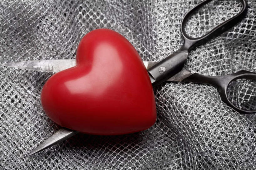 无人,横图,俯视,室内,特写,白天,爱情,静物,一把,修剪,阴影,爱心,朦胧,模糊,反射,布,工具,剪刀,影子,浪漫,红色,温暖,温馨,心形,恩爱,裁剪,布匹,和睦,剪子,剪裁,切割,防水,防潮,油布,心型,彩图,高角度拍摄,融洽