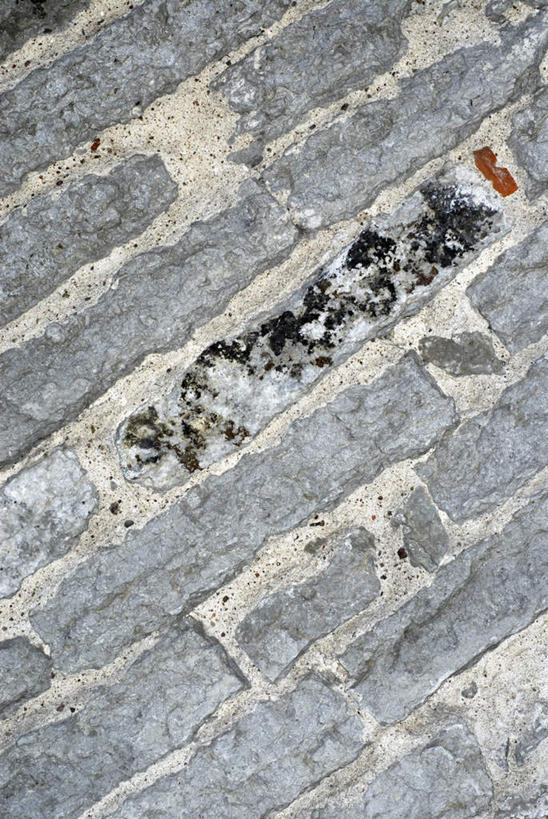 无人,竖图,室内,特写,白天,正面,石头,静物,阴影,破旧,陈旧,反射,纹路,石子,纹理,影子,墙,墙壁,墙面,肮脏,邋遢,肌理,龌龊,污秽,石块,岩石,彩图