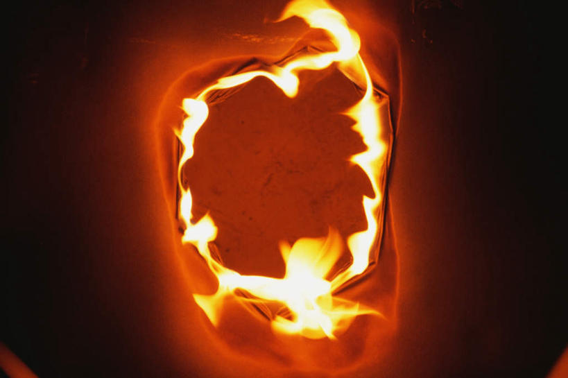 无人,横图,室外,特写,白天,正面,热情,火,黑色背景,火焰,燃烧,毁灭,危险,彩图