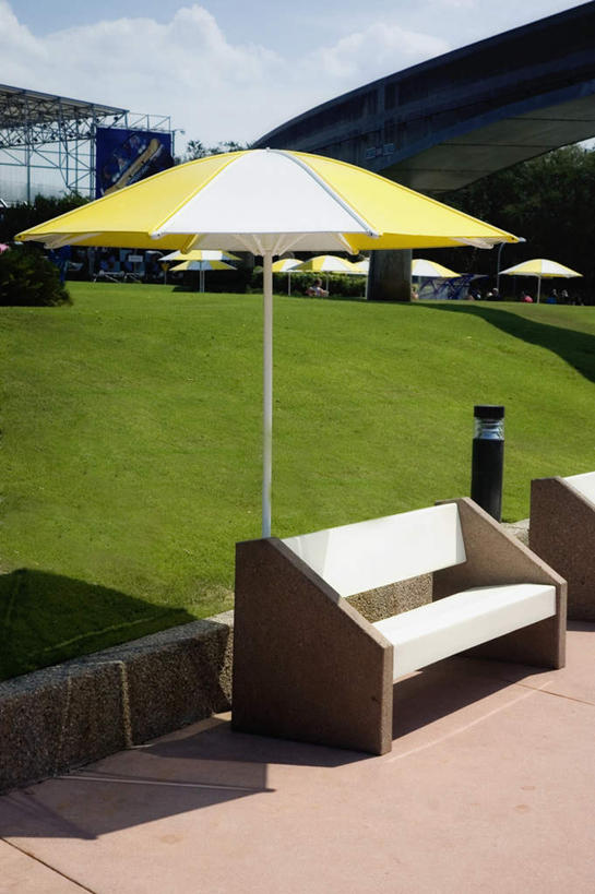 无人,竖图,室外,白天,正面,度假,草地,草坪,美景,植物,城市风光,城市,道路,路,公路,椅子,美国,阴影,光线,伞,影子,雨伞,遮阳伞,木椅,景观,云,云朵,高架,交通,云彩,娱乐,阳伞,草,蓝色,绿色,白云,蓝天,天空,阳光,天,享受,休闲,景色,放松,晴朗,北美,太阳伞,北美洲,美洲,高架桥,高架道路,跨线桥,佐治亚州,萨凡纳,佐治亚,乔治亚州,南方帝国州,北亚美利加洲,亚美利加洲,一顶,萨瓦纳,萨王纳,晴空,彩图