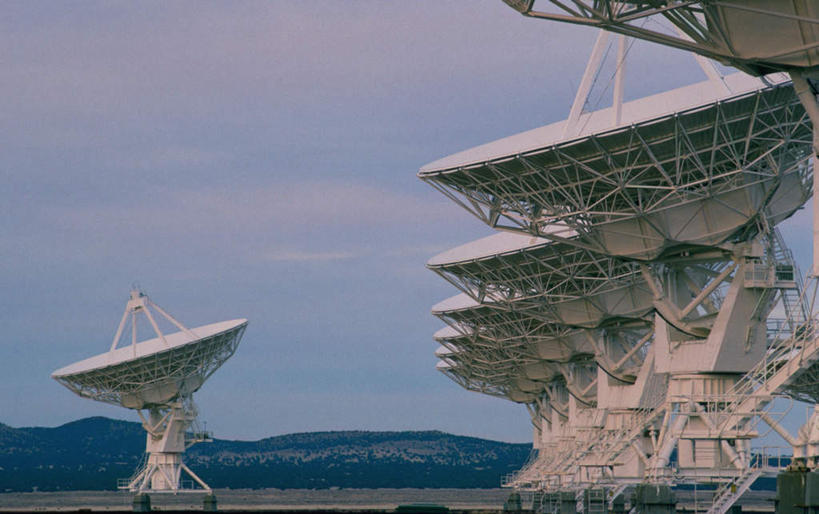 无人,横图,室外,白天,仰视,旅游,度假,探险,神秘,仪器,天线,卫星,宇宙,科技,标志建筑,地标,建筑,美国,眺望,阴影,检查,研究,反射,分析,光线,科学,太空,太空船,星球,天文望远镜,望远镜,影子,云,星云,云朵,云彩,娱乐,建设,蓝色,白云,蓝天,天空,阳光,自然,天,观察,享受,休闲,旅游胜地,放松,清晰,探索,系,太阳系,放大,晴朗,观看,发现,仔细,人造卫星,天体,科研,信号,无线电,科学技术,北美,北美洲,瞭望,聚焦,关注,银河系,美洲,航天飞机,星体,天文学,新墨西哥,远视镜,瞭望镜,卫星天线,外太空,新墨西哥州,射电望远镜,光学,北亚美利加洲,亚美利加洲,清楚,迷人之地,迷人之州,卫星通信,卫星信号,晴空,彩图,低角度拍摄,光学仪器,千里镜