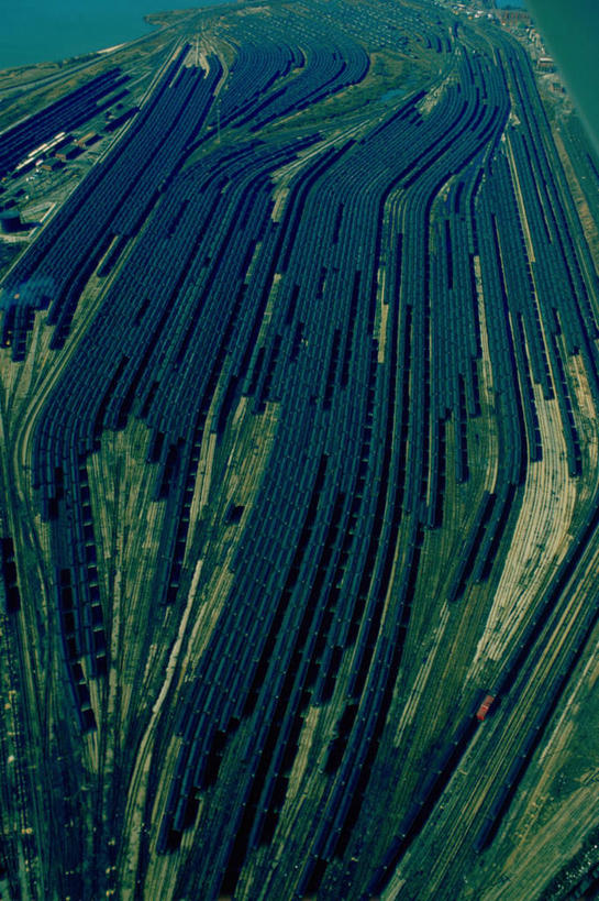 无人,竖图,俯视,航拍,室外,白天,度假,煤炭,草地,草坪,美景,植物,城市风光,城市,路,铁路,火车,美国,景观,轨道,交通,铁轨,娱乐,车,草,树,树木,绿色,自然,交通工具,享受,休闲,景色,放松,运输,生长,能源,成长,燃料,北美,北美洲,鸟瞰,载具,美洲,煤,能量,弗吉尼亚,弗吉尼亚州,北亚美利加洲,亚美利加洲,维吉尼亚,老自治领州,煤矿,矿业,化石燃料,彩图,高角度拍摄