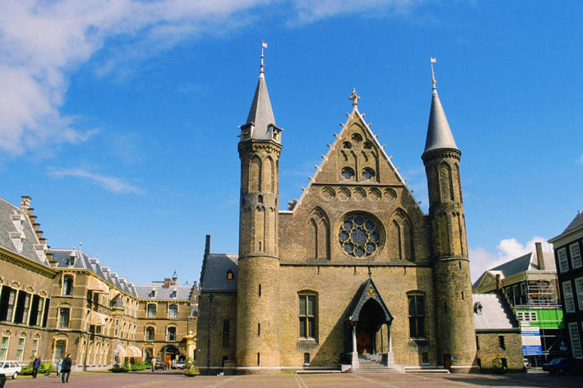 无人,家,横图,室外,白天,仰视,旅游,度假,标志建筑,地标,建筑,欧洲,荷兰,阴影,光线,影子,堡垒,城堡,房屋,屋子,云,云朵,公寓,云彩,娱乐,建设,洋房,楼房,住宅,蓝色,白云,蓝天,天空,阳光,天,享受,休闲,旅游胜地,放松,晴朗,西欧,要塞,荷兰王国,尼德兰王国,海牙,设防,晴空,彩图,低角度拍摄,房子