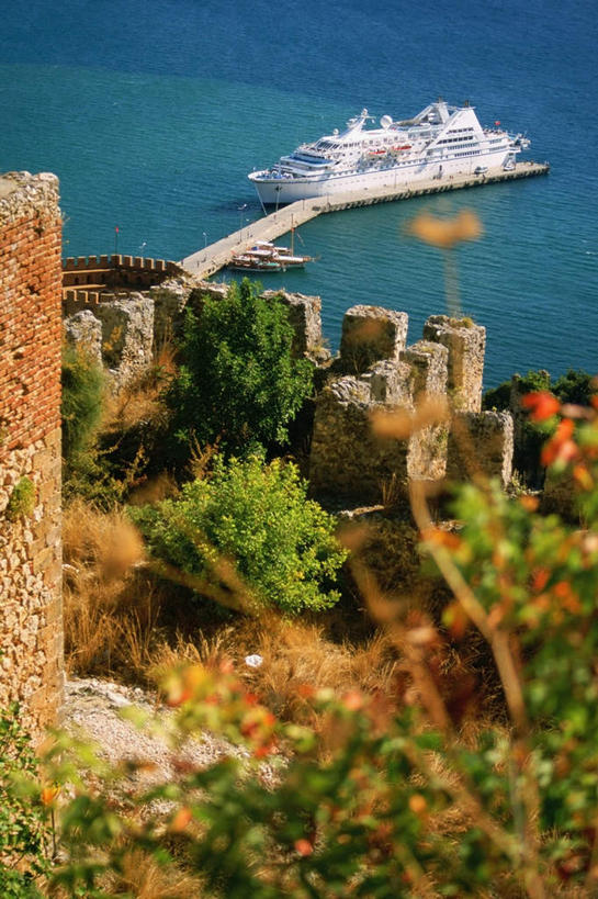 无人,家,码头,竖图,俯视,室外,白天,度假,海浪,海洋,石头,美景,山,山脉,植物,城市风光,城市,港口,船,土耳其,亚洲,石子,房屋,屋子,景观,浪花,山顶,山峰,山峦,娱乐,楼房,游轮,住宅,游船,树,树木,绿色,自然,海水,交通工具,群山,享受,休闲,景色,放松,生长,成长,载具,西亚,海景,沉积岩,旅游船,颠峰,极峰,安塔利亚省,水成岩,大海,风浪,海,海水的波动,近岸浪,石块,岩石,涌浪,彩图,高角度拍摄,房子,摆渡口,埠头,渡口,渡头,港湾,海港,货运码头,口岸,商港,阿拉尼亚,土耳其共和国