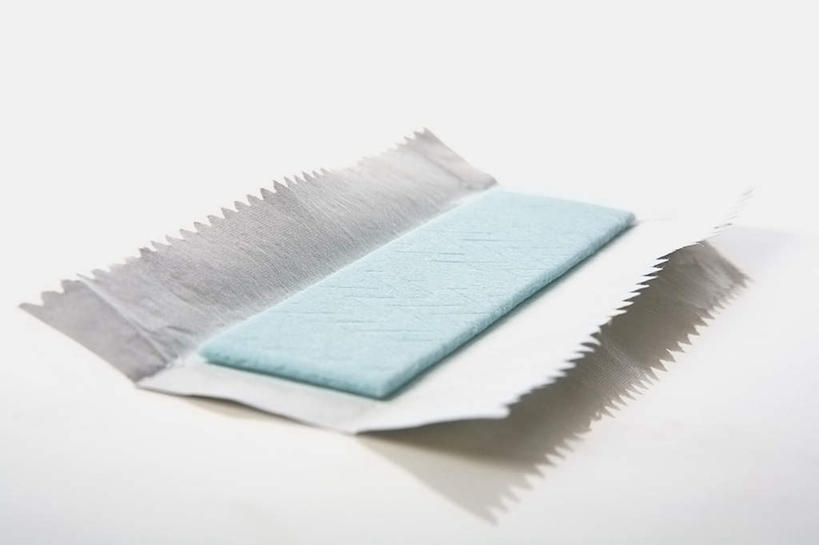 无人,横图,室内,特写,白天,白色背景,正面,阴影,反射,包装,包装纸,铝箔纸,锡箔纸,影子,纸,食品,糖果,纸张,软糖,食物,一个,蓝色,甜食,摄影,影棚,单个,泡泡糖,包装材料,锡箔,铝箔,彩图,影棚拍摄,拍摄