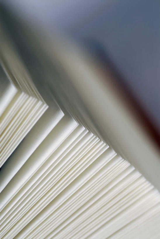 无人,竖图,俯视,室内,特写,白天,静物,书籍,一本,阴影,朦胧,模糊,反射,影子,摄影,影棚,日记,书,图书,彩图,高角度拍摄,影棚拍摄,拍摄,日志