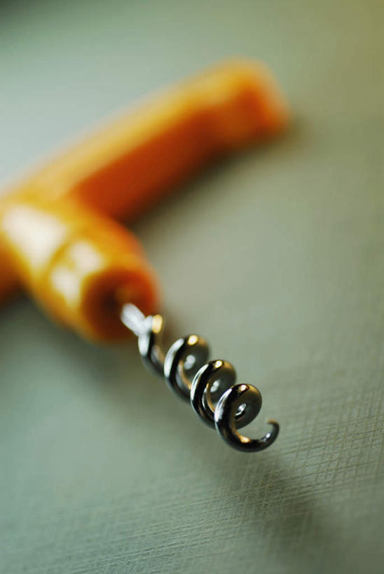 无人,竖图,俯视,室内,特写,白天,静物,阴影,朦胧,模糊,反射,开瓶器,影子,开瓶,一个,摄影,影棚,单个,开启,启瓶器,瓶启,红酒酒启,红酒开瓶器,红酒启瓶器,酒刀,酒开,酒起,葡萄酒开酒器,葡萄酒开瓶器,彩图,高角度拍摄,影棚拍摄,拍摄,酒具