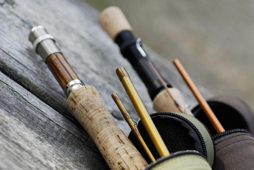 无人,横图,室外,特写,白天,正面,地板,静物,钓鱼竿,许多,阴影,朦胧,模糊,光线,影子,地面,木地板,阳光,容器,储藏,渔具,储存,钓竿,鱼竿,彩图,钓鱼,贮存