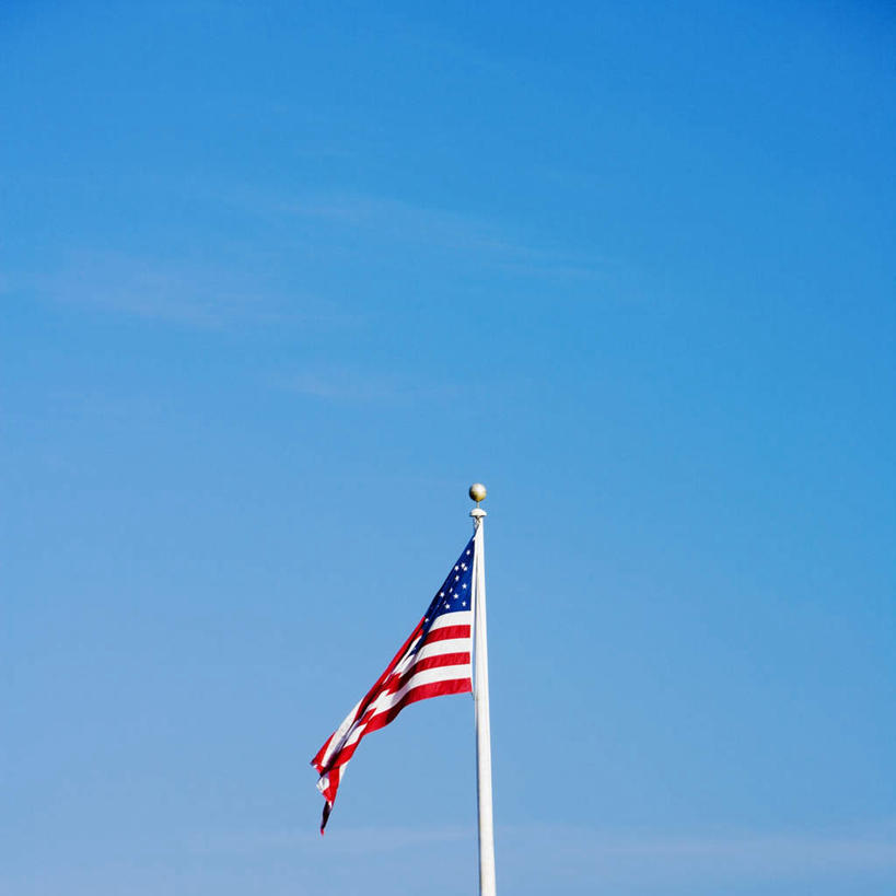 无人,方图,室外,特写,白天,仰视,美景,旗帜,国旗,金属制品,阴影,飘扬,光线,金属,旗杆,影子,景观,星条旗,蓝色,蓝天,天空,阳光,自然,天,景色,美国国旗,晴朗,飘逸,自然风光,飞扬,万里无云,杆子,旗,晴空,晴空万里,彩图,低角度拍摄,美利坚合众国国旗