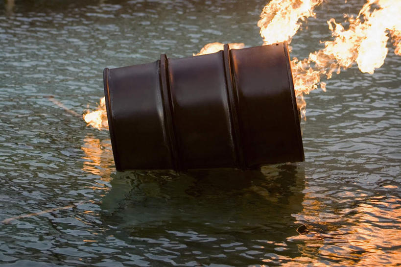 无人,横图,俯视,室外,特写,白天,热情,火,金属制品,朦胧,模糊,金属,火焰,燃烧,一个,容器,油罐,储油罐,能源,单个,储藏,燃料,资源,储存,能量,汽油,燃油,存油罐,贮油罐,彩图,高角度拍摄,贮存