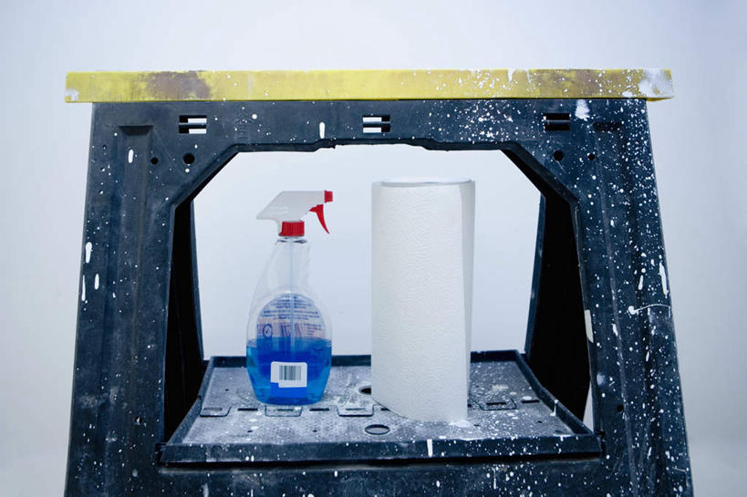 无人,攀登,横图,室内,特写,白天,正面,生活用品,静物,梯子,纸,阶梯,一个,瓶子,塑料制品,纸巾,日用品,爬,塑料瓶,单个,卫生纸,上升,喷雾瓶,人字梯,登高,生活用纸,攀爬,彩图,喷瓶