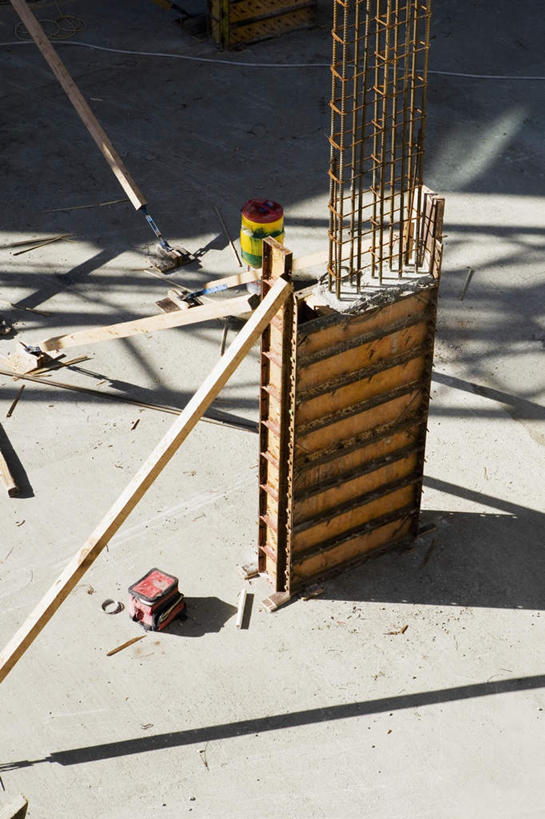 无人,竖图,俯视,室外,白天,阴影,光线,影子,支架,架子,脚手架,施工,阳光,建筑工地,支撑,固定,地盘,建筑地盘,施工地盘,彩图,高角度拍摄,工地,稳固