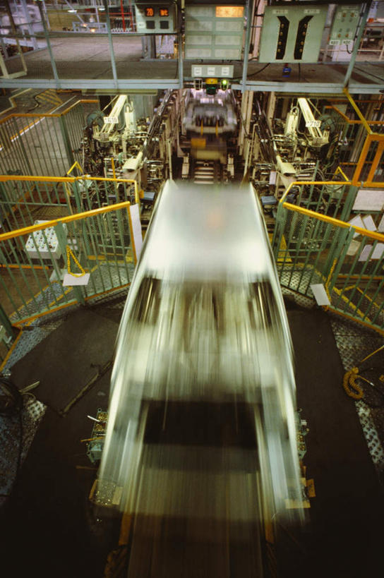 无人,工厂,竖图,俯视,室内,白天,汽车,神奈川,日本,亚洲,一排,阴影,朦胧,模糊,整齐,光线,影子,灯光,神奈川县,车,排列,交通工具,轿车,队列,载具,东亚,本州,关东地方,本州岛,日本国,彩图,高角度拍摄,工地,制造厂