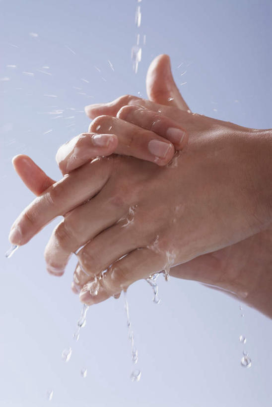 西方人,手,一个人,竖图,室内,特写,白天,正面,水,欧洲,欧洲人,双手,仅一个年轻女性,仅一个女性,仅一个人,飞溅,溅,液体,水滴,水珠,手部,摄影,影棚,喷洒,荡涤,洗濯,年轻女性,女人,女性,白种人,清洗,半身,彩图,影棚拍摄,拍摄