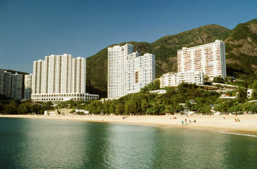 东方人,高楼大厦,走,横图,室外,白天,正面,度假,办公楼,海浪,海洋,石头,美景,沙滩,山,山脉,树林,植物,城市风光,城市,大厦,建筑,摩天大楼,写字楼,香港,中国,亚洲,行人,游客,游人,阴影,服装,光线,沙子,石子,影子,海岸,景观,浪花,山顶,山峰,沙地,山峦,许多人,注视,休闲装,黄种人,娱乐,路人,旅客,树,树木,衣服,蓝色,绿色,蓝天,天空,阳光,自然,海水,楼宇,群山,天,观察,看,一群人,享受,休闲,休闲服,商务楼,景色,放松,服饰,生长,晴朗,成长,观看,港,察看,关注,海景,东亚,沉积岩,浅水湾,万里无云,香港特别行政区,港澳台,中华人民共和国,颠峰,极峰,过客,水成岩,香港浅水湾,男人,男性,年轻男性,年轻女性,女人,女性,亚洲人,大海,风浪,海,海水的波动,海滩,近岸浪,石块,岩石,涌浪,晴空,晴空万里,步行,散步,走路,彩图,全身,大楼,高层建筑,高楼,摩天楼