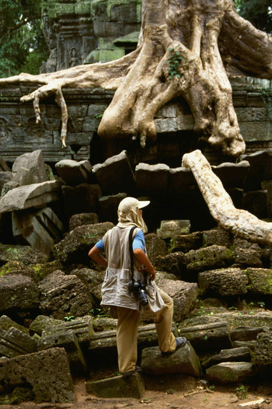 东方人,一个人,寺庙,站,竖图,室外,白天,旅游,度假,森林,树林,植物,标志建筑,地标,建筑,帽子,柬埔寨,亚洲,仅一个男性,仅一个人,服装,节日,燃烧,休闲装,黄种人,文化,娱乐,建设,运动帽,手叉腰,树,树木,仅一个年轻男性,背面,衣服,绿色,自然,香火,庙宇,叉腰,祈祷,站着,享受,休闲,健康,休闲服,鸭舌帽,旅游胜地,放松,许愿,宗教,服饰,东南亚,信仰,生长,成长,纪念,祈求,高棉,塔普伦寺,塔布茏寺,柬埔寨王国,吉蔑,平安,男人,男性,年轻男性,亚洲人,站立,彩图,全身,庙,寺