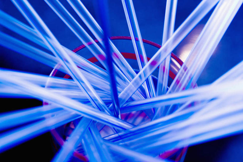 无人,横图,俯视,室内,特写,白天,静物,杯子,许多,塑料,很多,玻璃制品,一个,水杯,塑料制品,吸管,单个,空心,饮管,玻璃杯,彩图,高角度拍摄,圆柱状