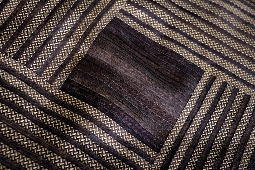 无人,横图,俯视,室内,特写,白天,静物,椅子,纺织品,装饰,毛毯,毯子,木椅,纺织,垫子,温暖,华丽,修饰,点缀,衬托,美观,雅致,雅观,彩图,高角度拍摄